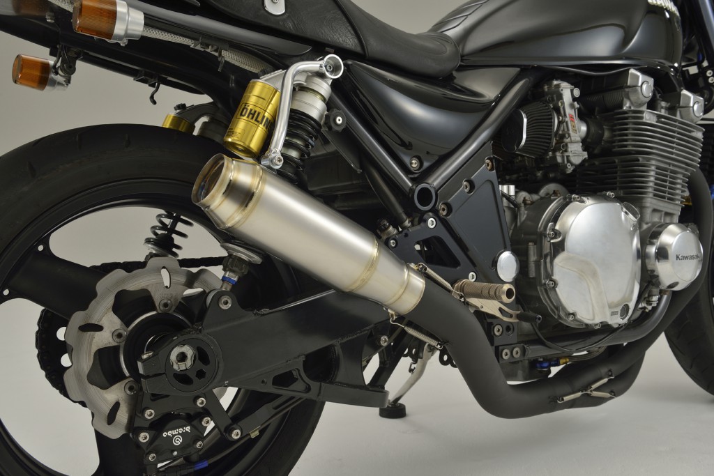 ゼファー1100、ZRX-1100/1200 TITANブラック塗装マフラー限定発売