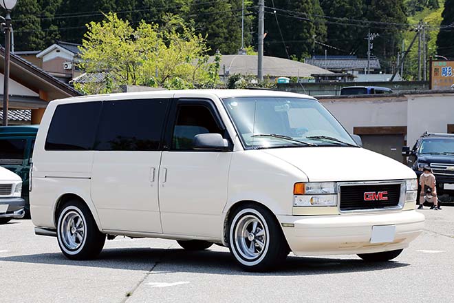 初めてのアメ車がGMCサファリ。オーナーはなんと三児の母！