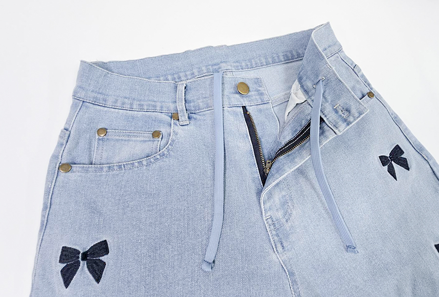 びっくりストレッチりぼん刺繍デニム デニム ＆ LOVE CLOSET