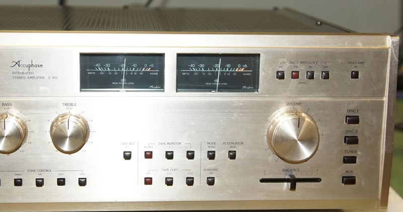 アキュフェーズ Accuphase E-303 プリメインアンプ