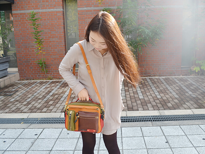 マルチカラーの鞄、大阪店にもありますよー！｜革鞄・革小物のHERZ公式通販