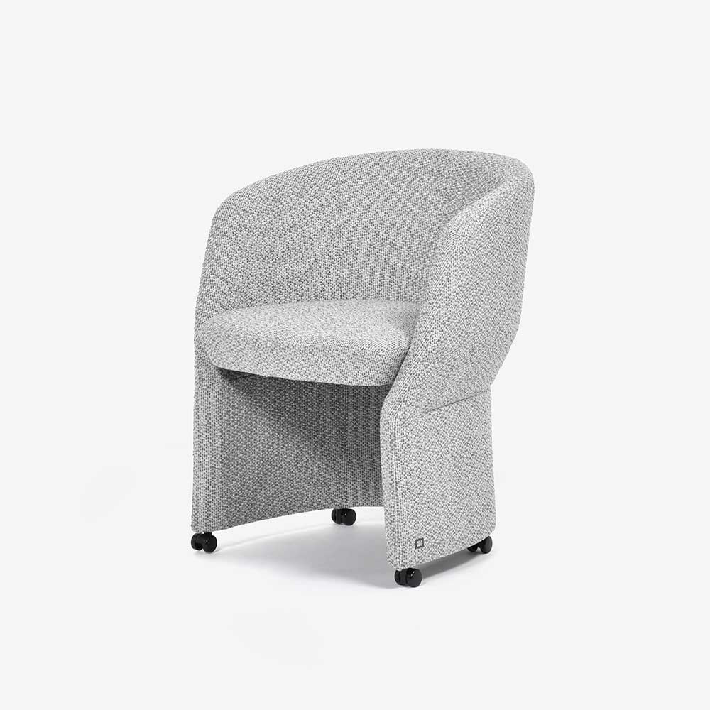 ROLF BENZ（ロルフベンツ）ダイニングチェア（肘付き）「エニ