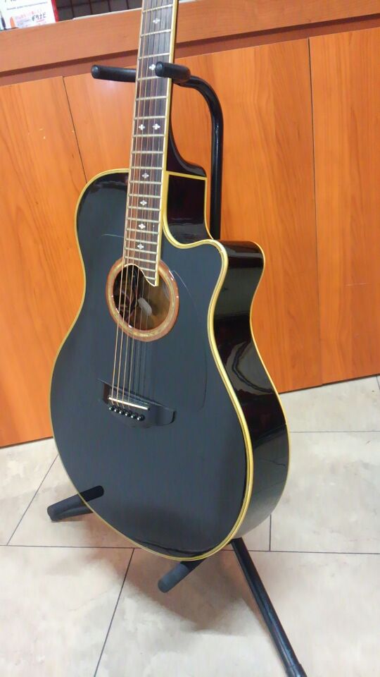 90年代を席巻したあのエレアコが入荷？！ | イシバシ楽器スタッフブログ