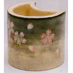 三日月形 桜 蓋置【販売】-茶道具は京都しみず孔昌堂