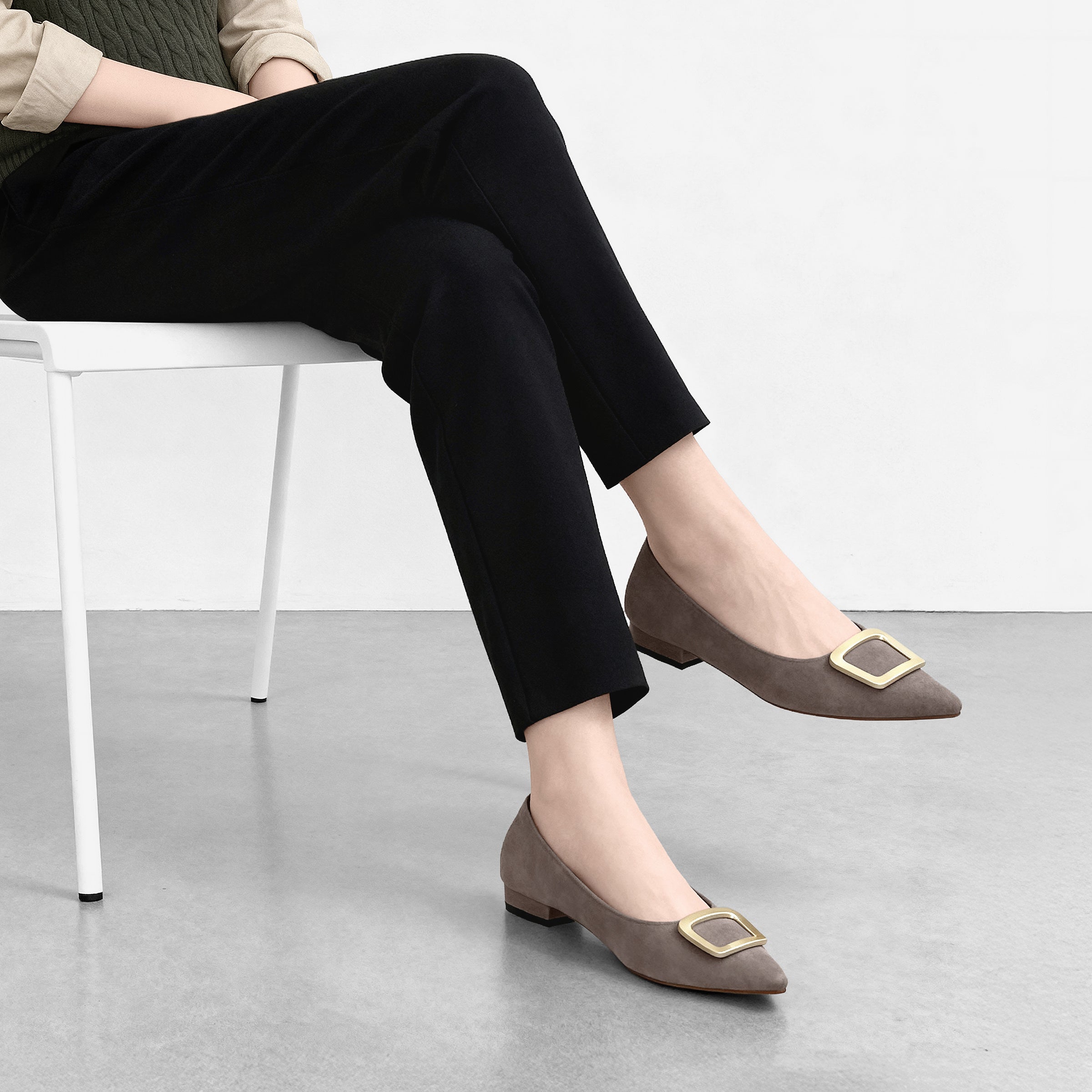 20%OFF：2025AW：ポインテッドトゥ バックル付き フラットシューズ