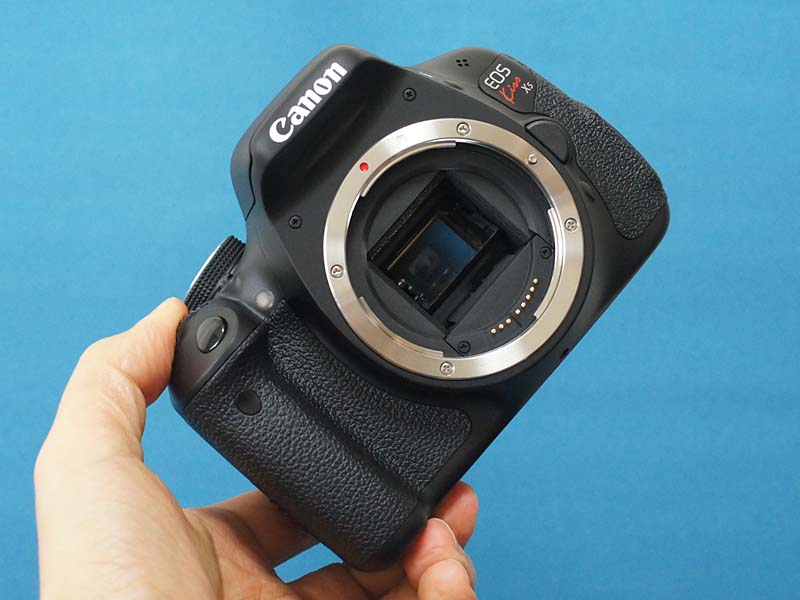 製品仕様からみたキヤノン Canon EOS Kiss X5 /monox デジカメ 比較
