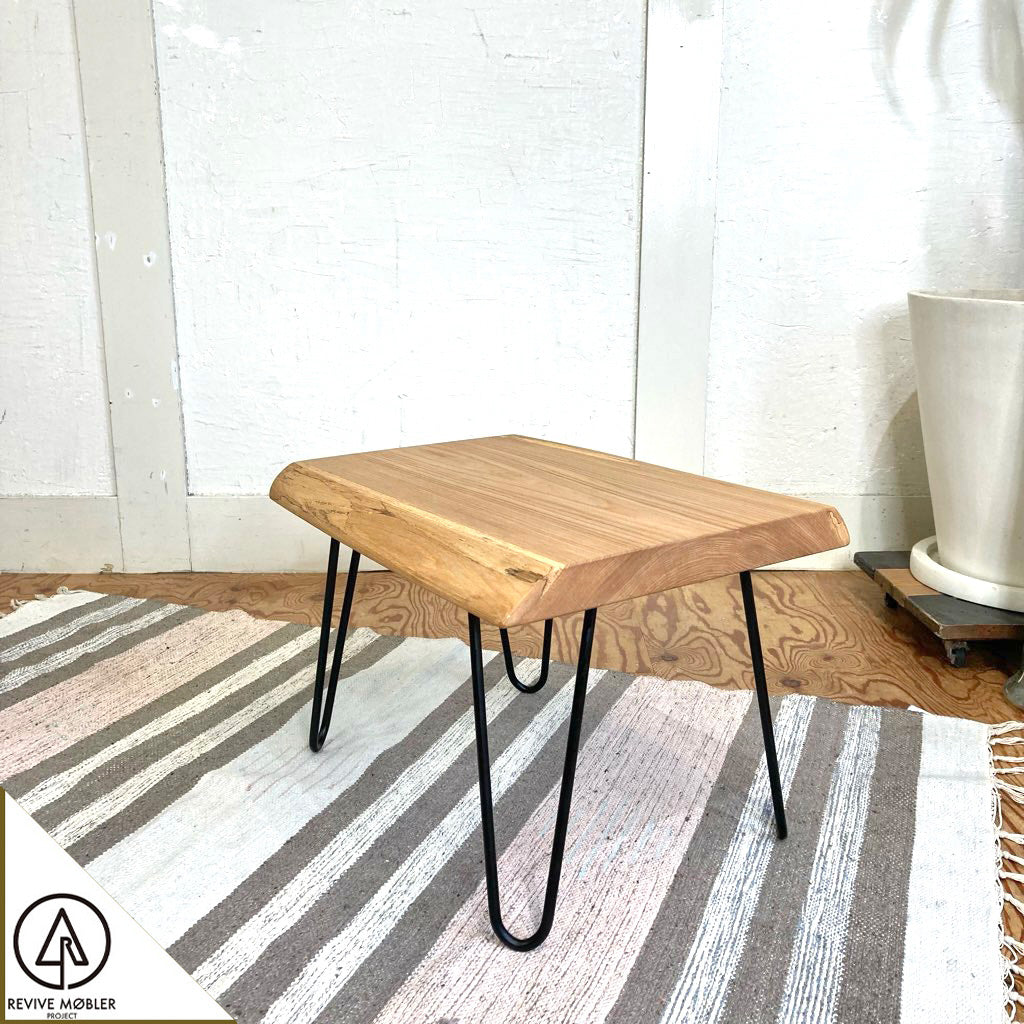 不要になった古いニレ無垢材のベンチから作った サイドテーブル