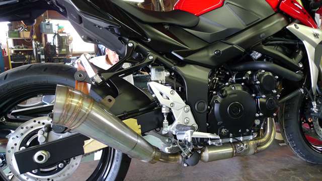GSR750 | 忠さんが陣頭指揮をとってマフラーを開発していく実際の