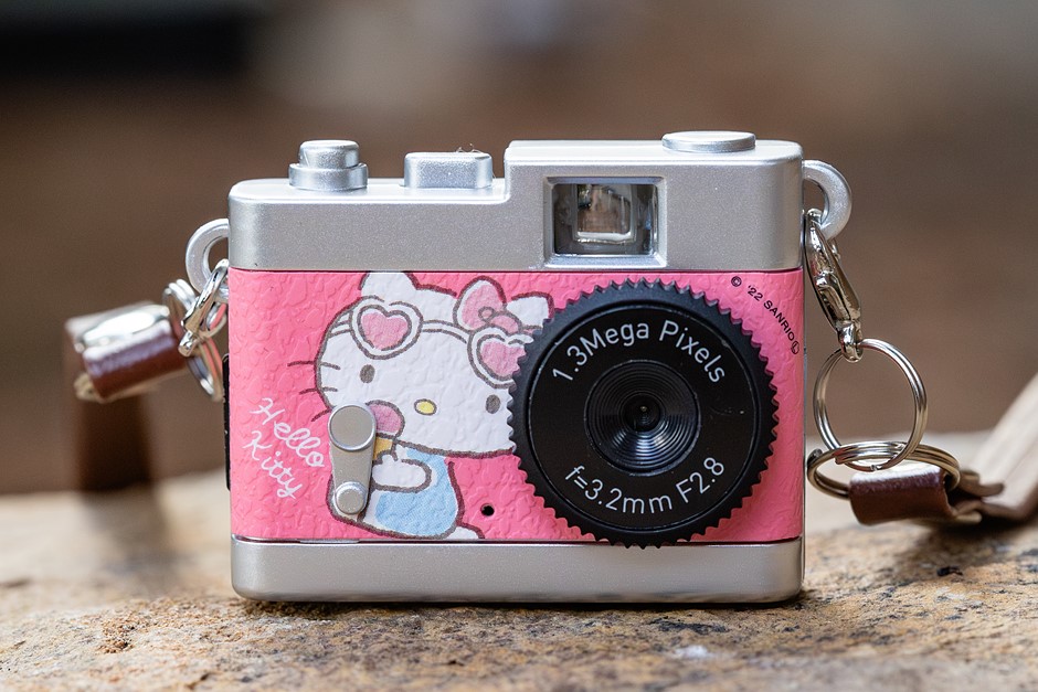 Review: The Hello Kitty rangefinder is a camera you'll hate to