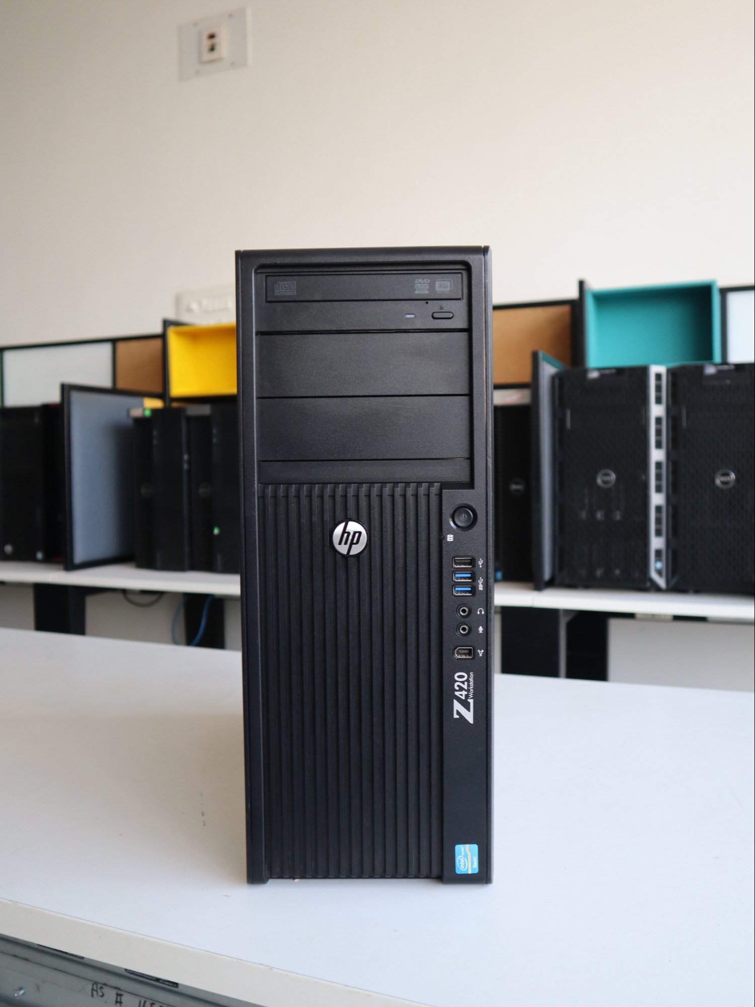 Rectangular Hp Z420 Workstation, Intel Xeon, Windows at ₹ 30000