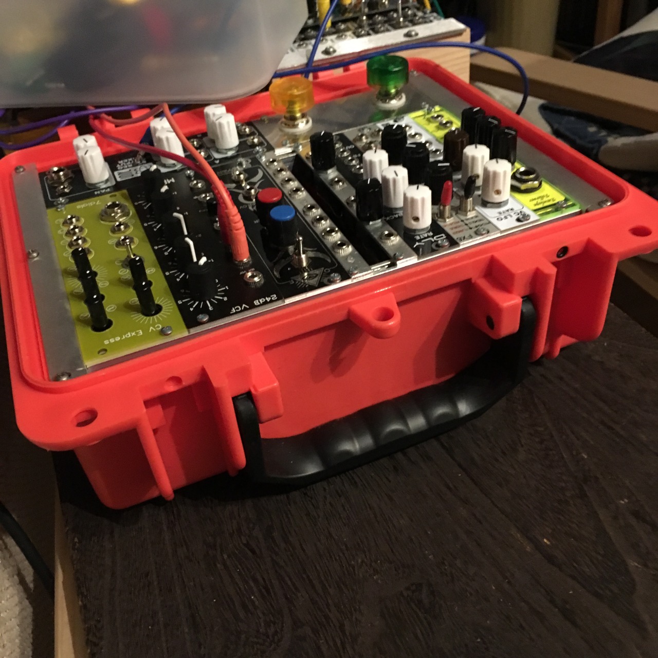 めそめそなたんぶらー — モジュラーシンセケース「Power Lunch」を買い