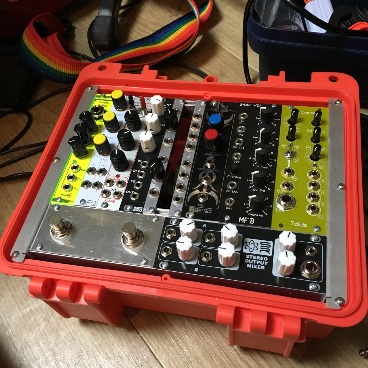 めそめそなたんぶらー — モジュラーシンセケース「Power Lunch」を買い