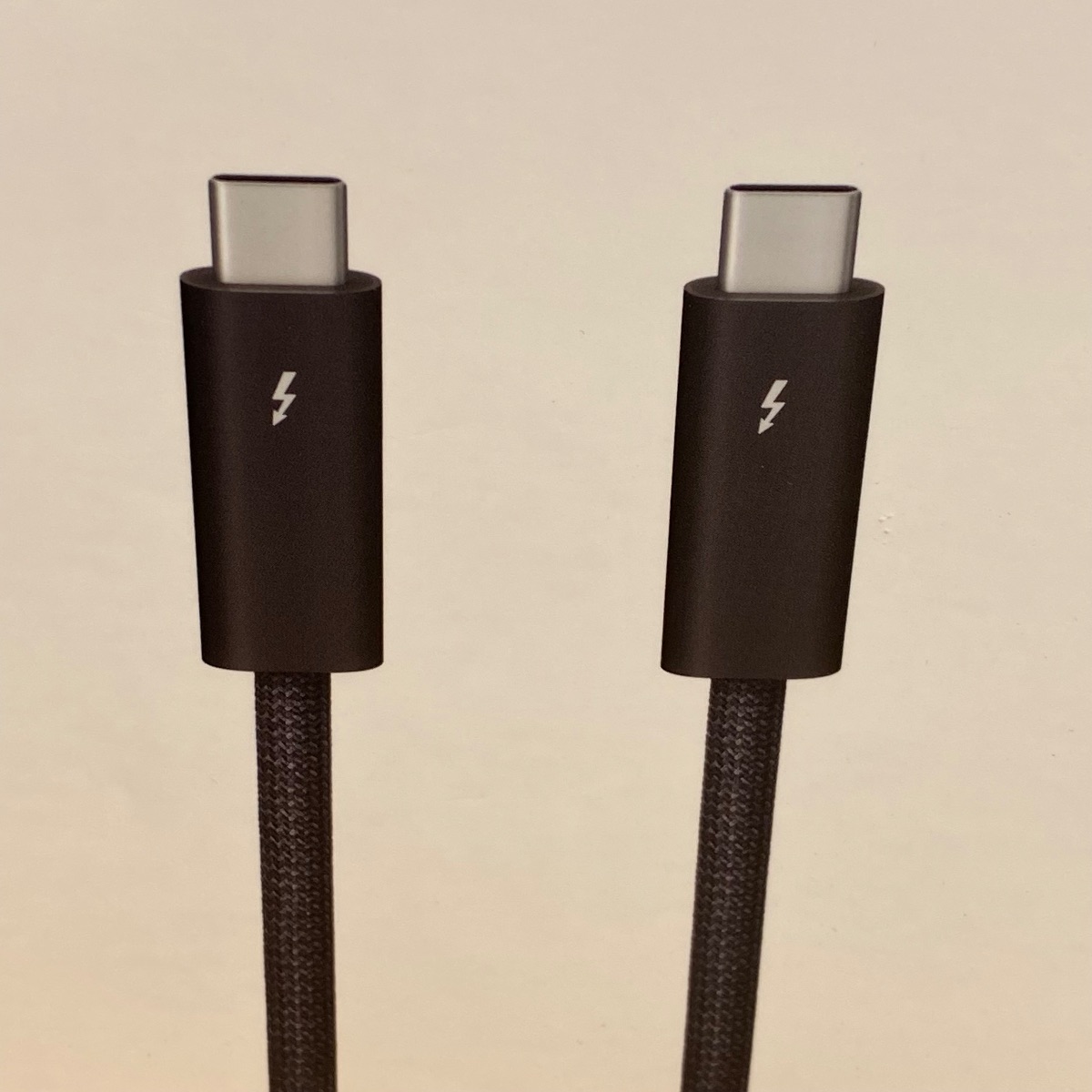 Apple Thunderbolt 4 Pro 1.8m 3m Cable USB-C MacBook iPad iMac