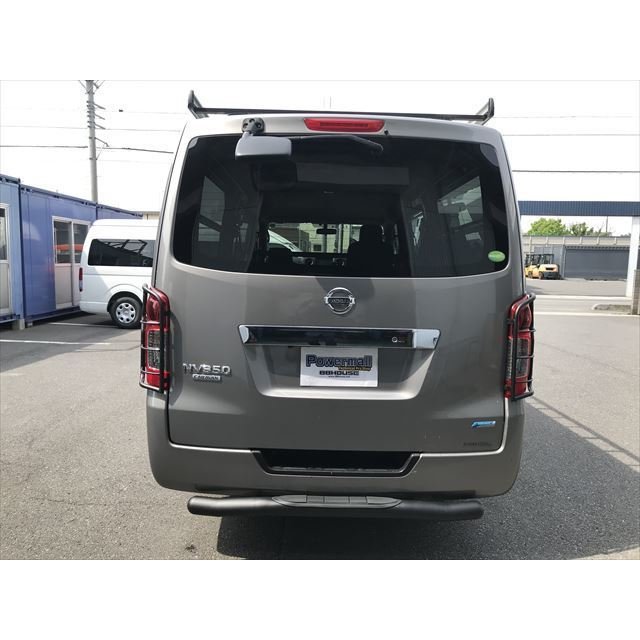 NV350 キャラバン テールランプガード 左右 E26 前期 後期 黒 リア