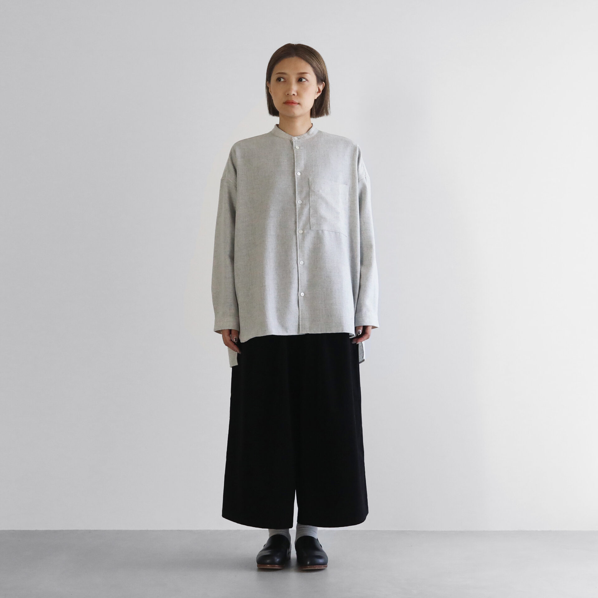 HUIS×尾州”ウールトロバンドカラーオーバーシャツ 015をリリースしま