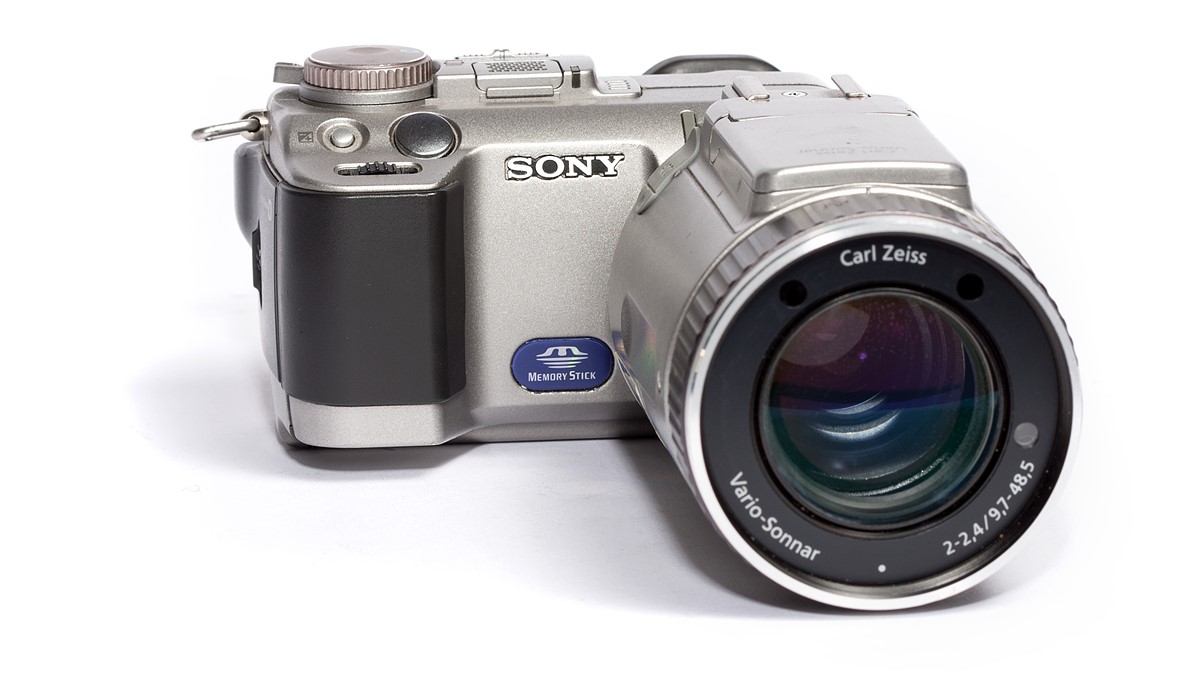 On this day 2001: Sony launches DSC-F707: DPReview | Photography