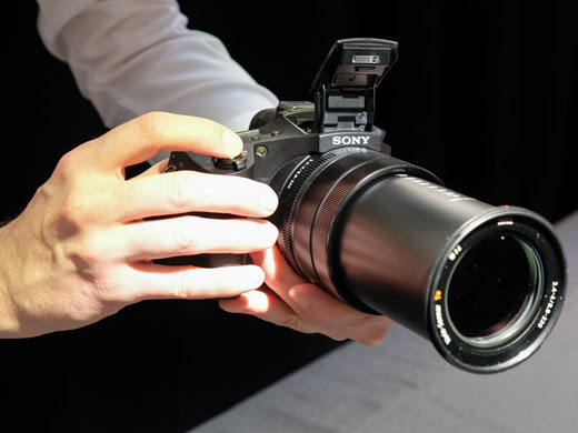 Hands-on with the Sony Cyber-shot DSC-RX10 IV: DPReview