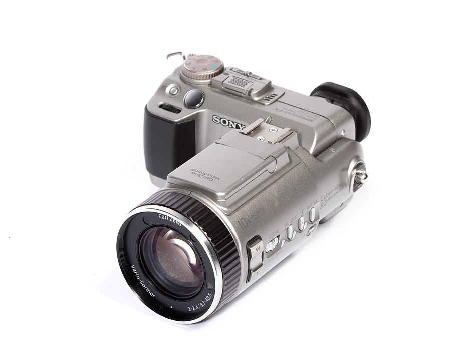 Throwback Thursday: Sony Cyber-shot DSC-F707: DPReview