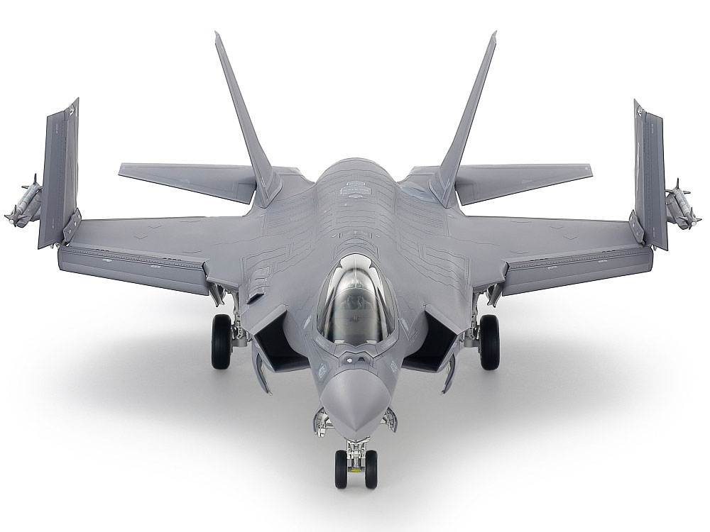 1/48 ロッキード マーチン F-35C ライトニングII: スケールモデル