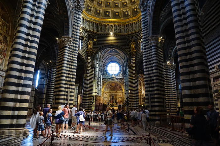 絶対に見た方がいいシエナ大聖堂の「ピッコロミニ図書館」とは