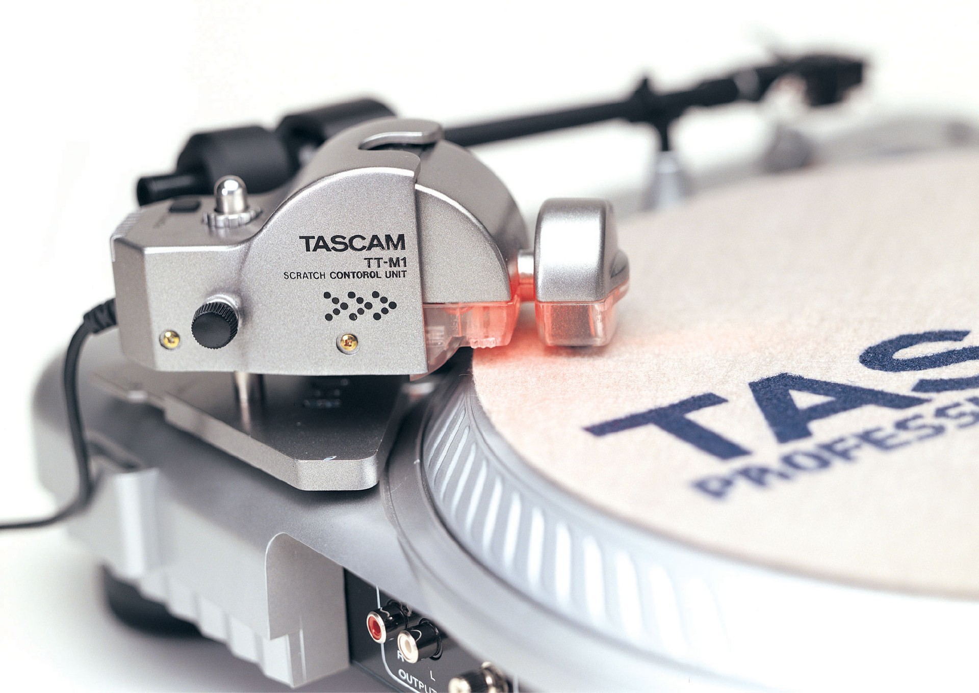 TT-M1 | Turntable-based CD Controller | TASCAM - International