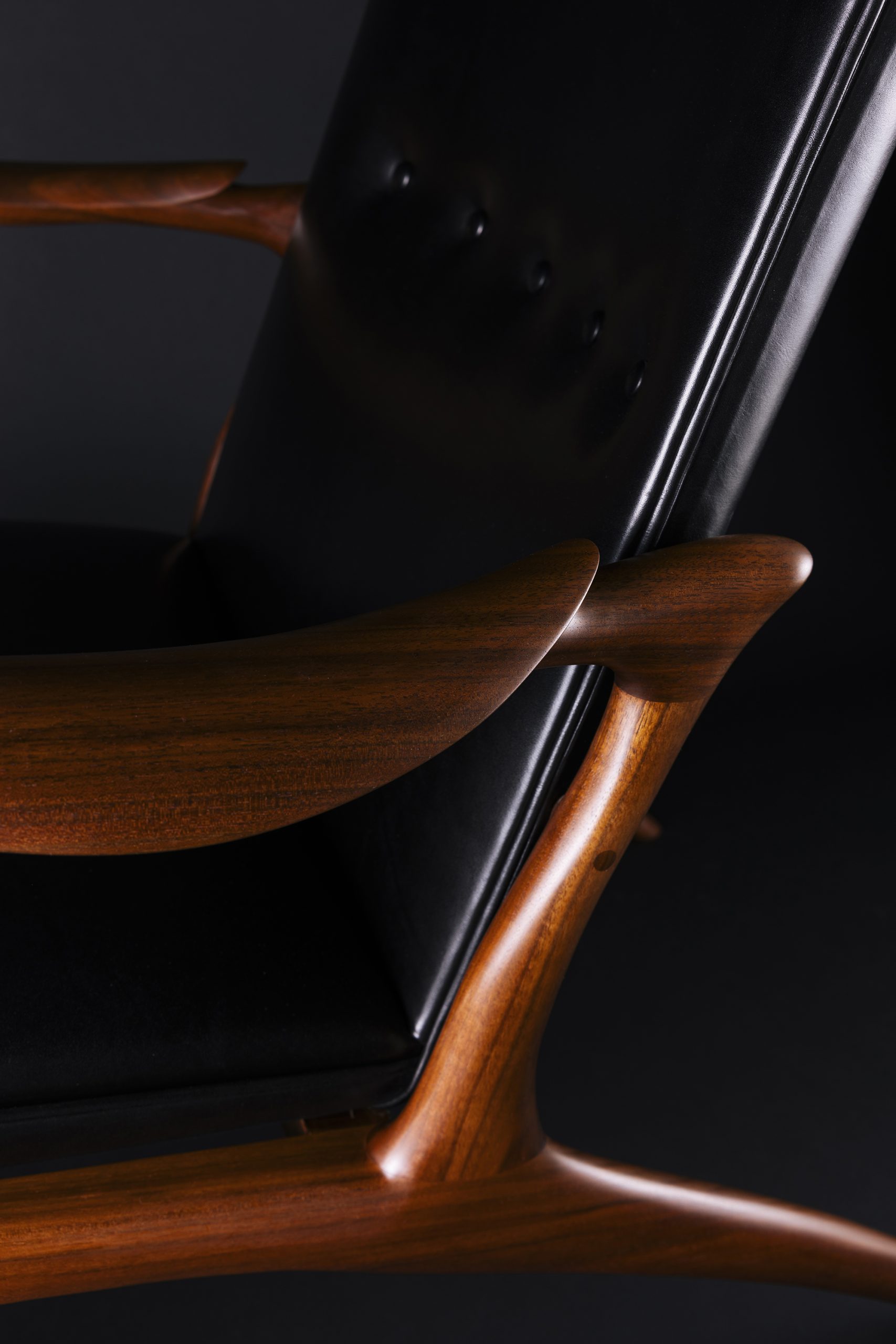 Tatsushige Nakamura | 彫刻家具作家｜中村達薫