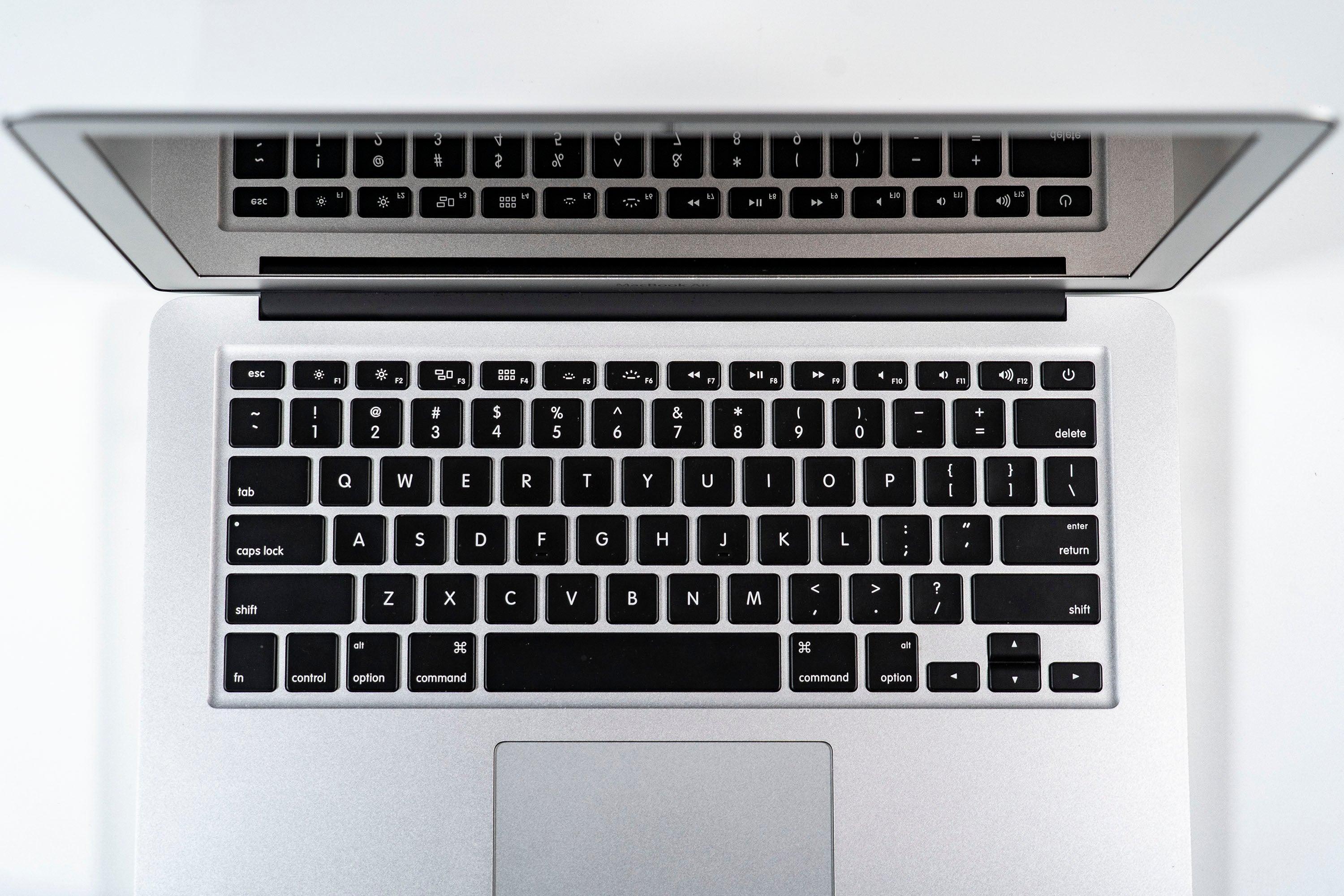 2013 Apple MacBook Air Laptop 13-inch – 1.7GHz Intel i7 8GB RAM 512GB