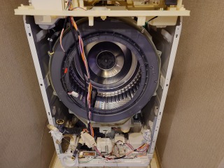 シャープ、ドラム式洗濯機(ES-W113)、横浜市青葉区で分解清掃 | 相模原