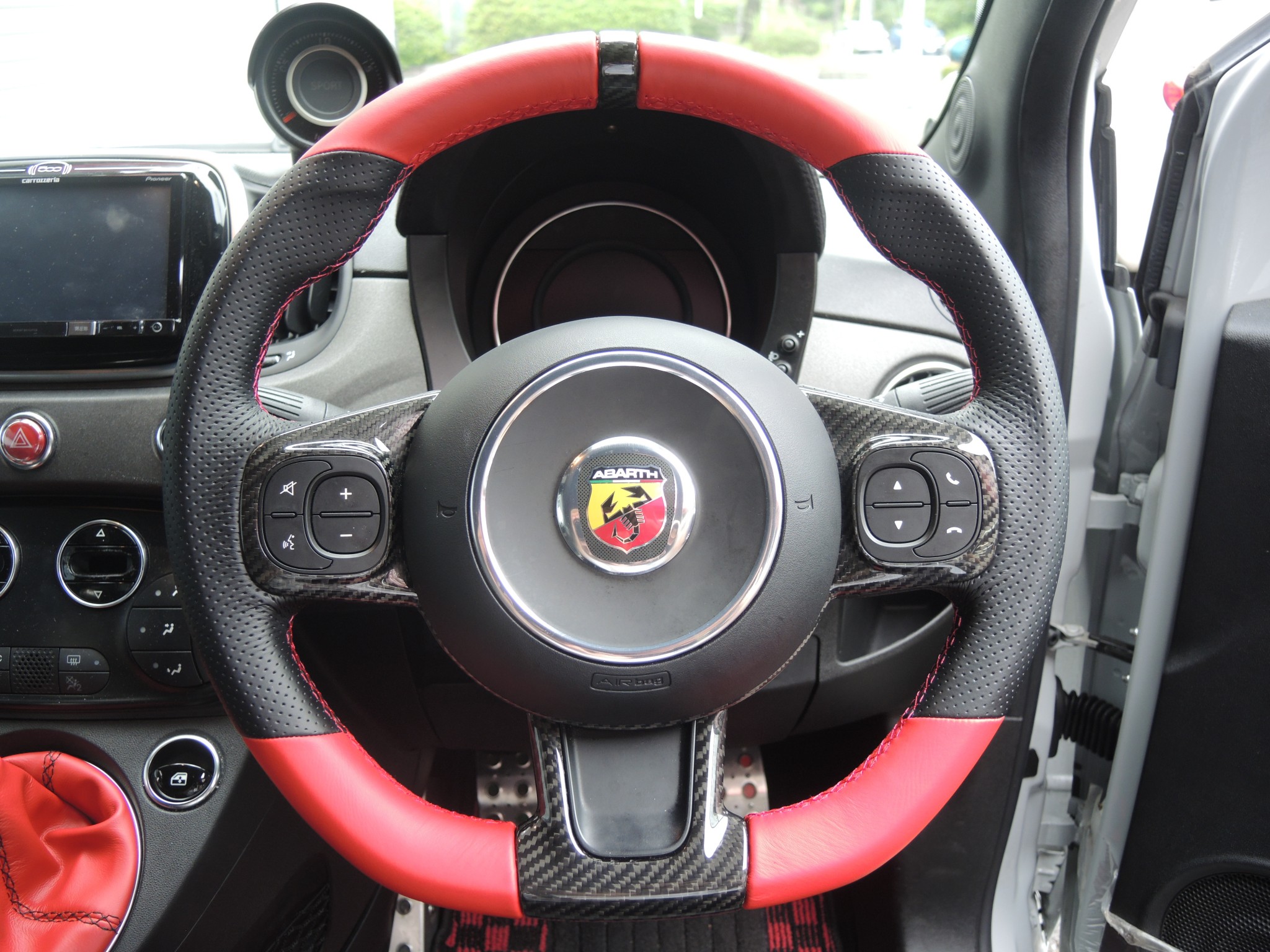 発売 バレルンガ 本革巻きステアリング『バレルンガ・アバルト595