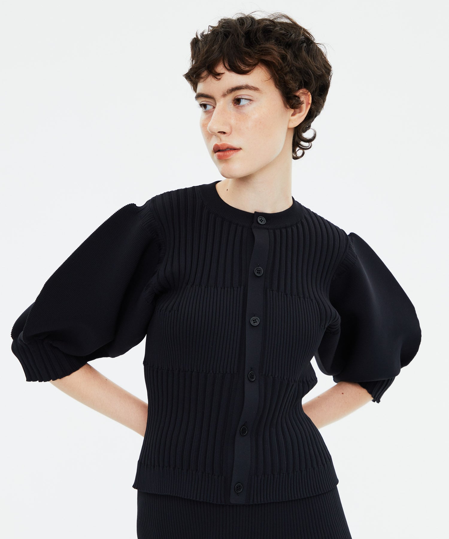 FLUTED SHORT PUFF SLEEVE CARDIGAN｜CFCL（シーエフシーエル）正規