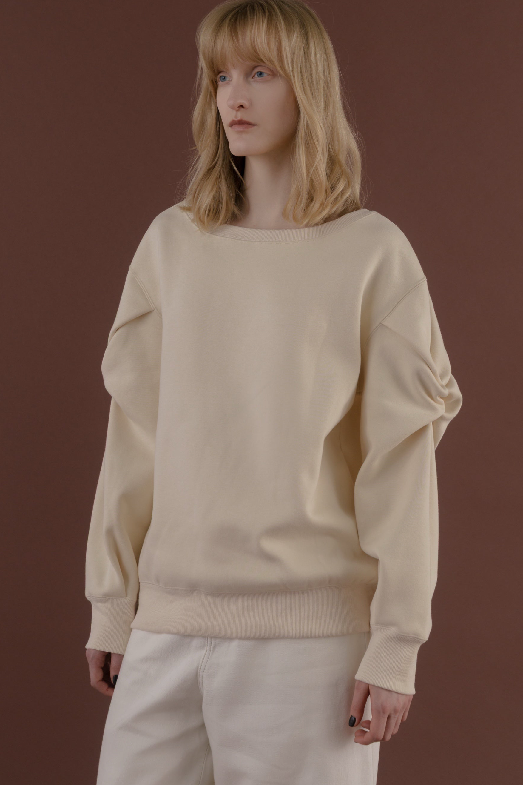 Opern Off-shoulder Sweat – THE TOÉ