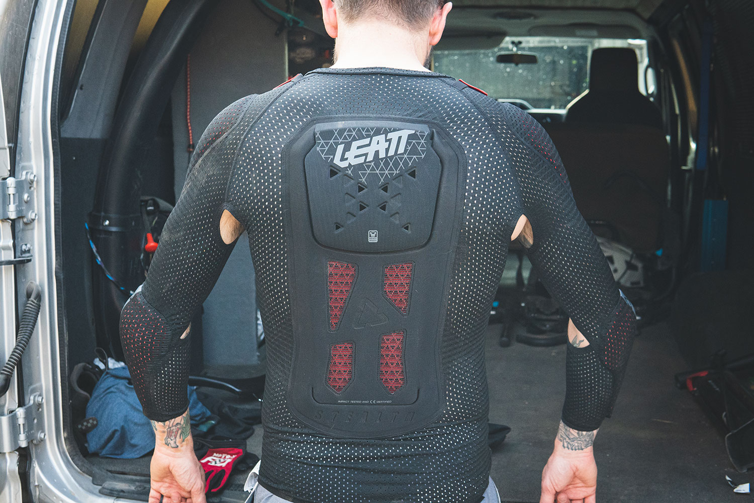 REVIEW: LEATT BODY PROTECTOR AIRFLEX STEALTH | The Loam Wolf