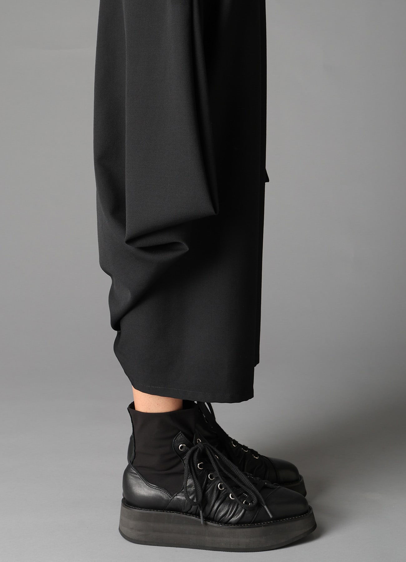 W/GABARDINE BIG TUCK PANTS B(S Black): LIMI feu｜THE SHOP YOHJI