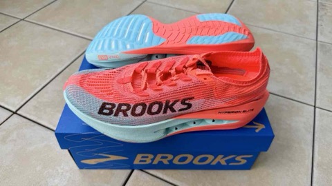 BROOKS Hyperion Elite 5 レビュー【素晴らしいけど高すぎ】｜ともらん！