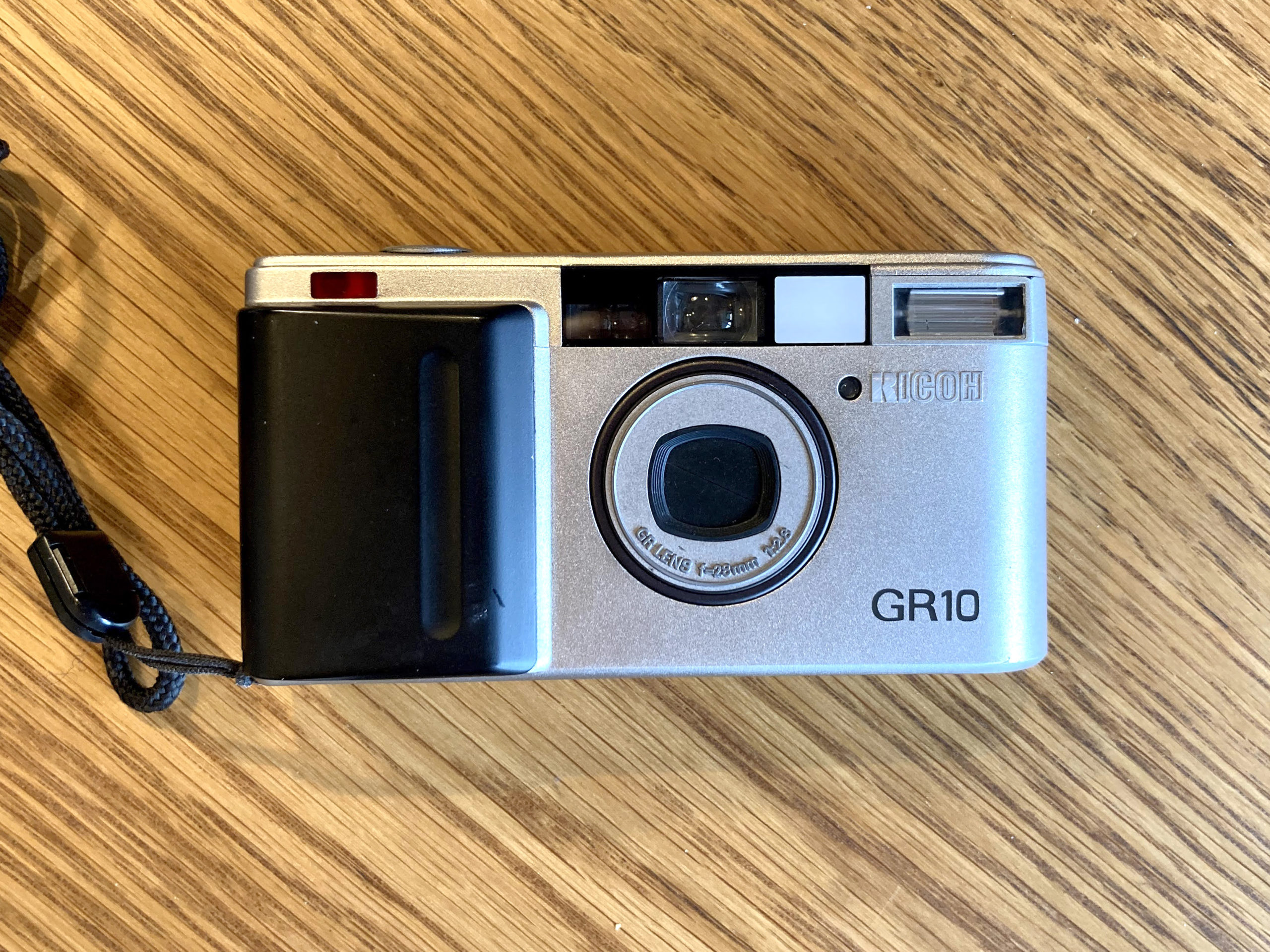 刺さる人には刺さるGR10というフィルムカメラ