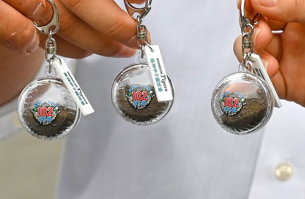 Web東海新報｜球児へのエール込め 「甲子園の土」キーホルダー 気仙4