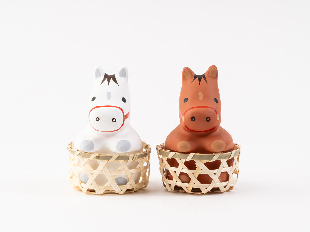 野沢民芸_【2026年干支人形】_かご入り馬 – 東北スタンダードマーケット