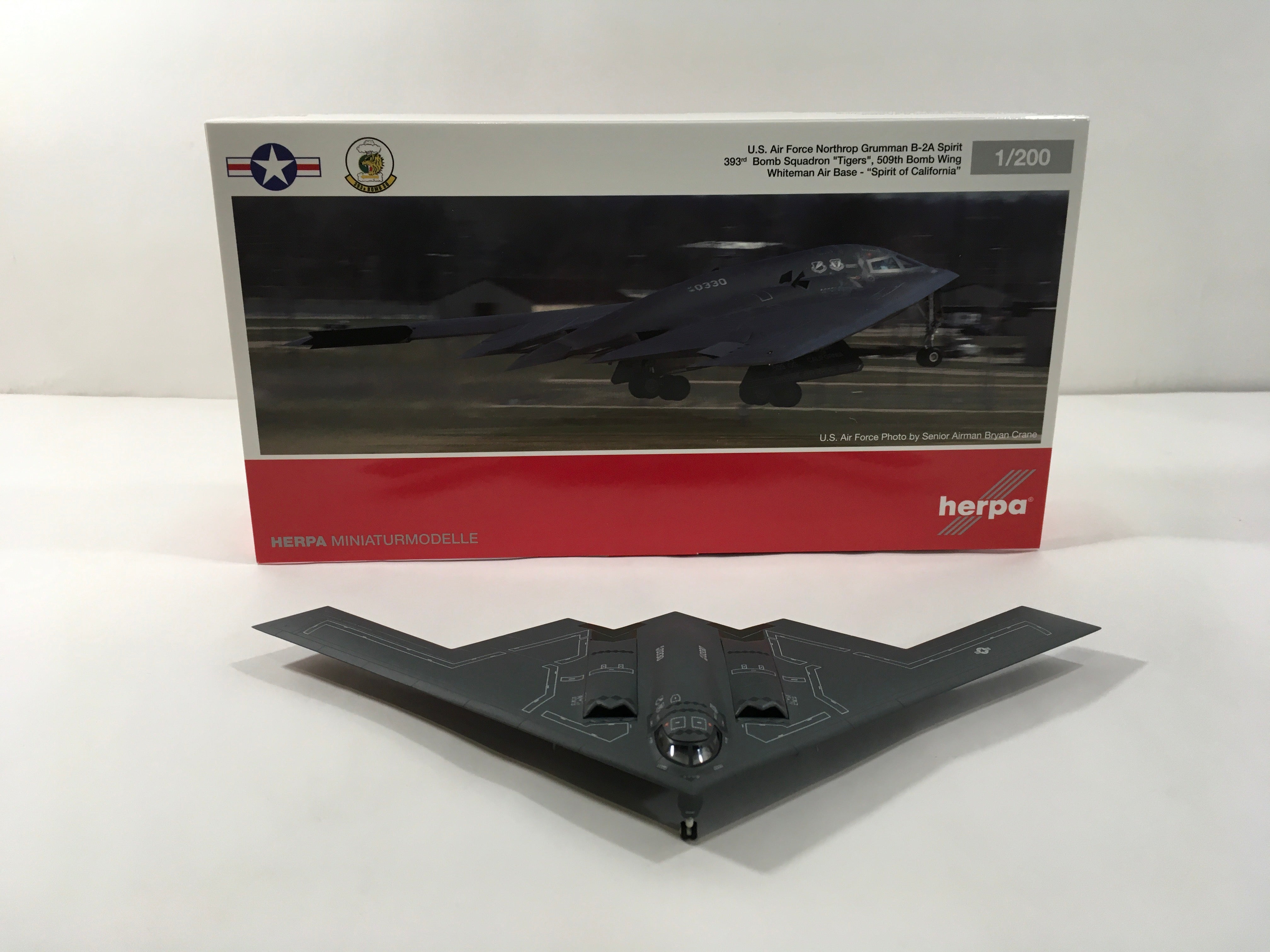 Herpa Wings B-2A アメリカ空軍 第393爆撃飛行隊 ホワイトマン空軍基地