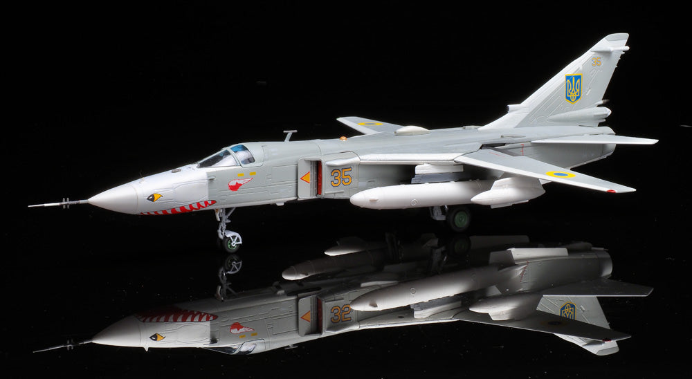 Calibre Wings Su-24MR（偵察型） 「フェンサーE」 ウクライナ空軍 #35