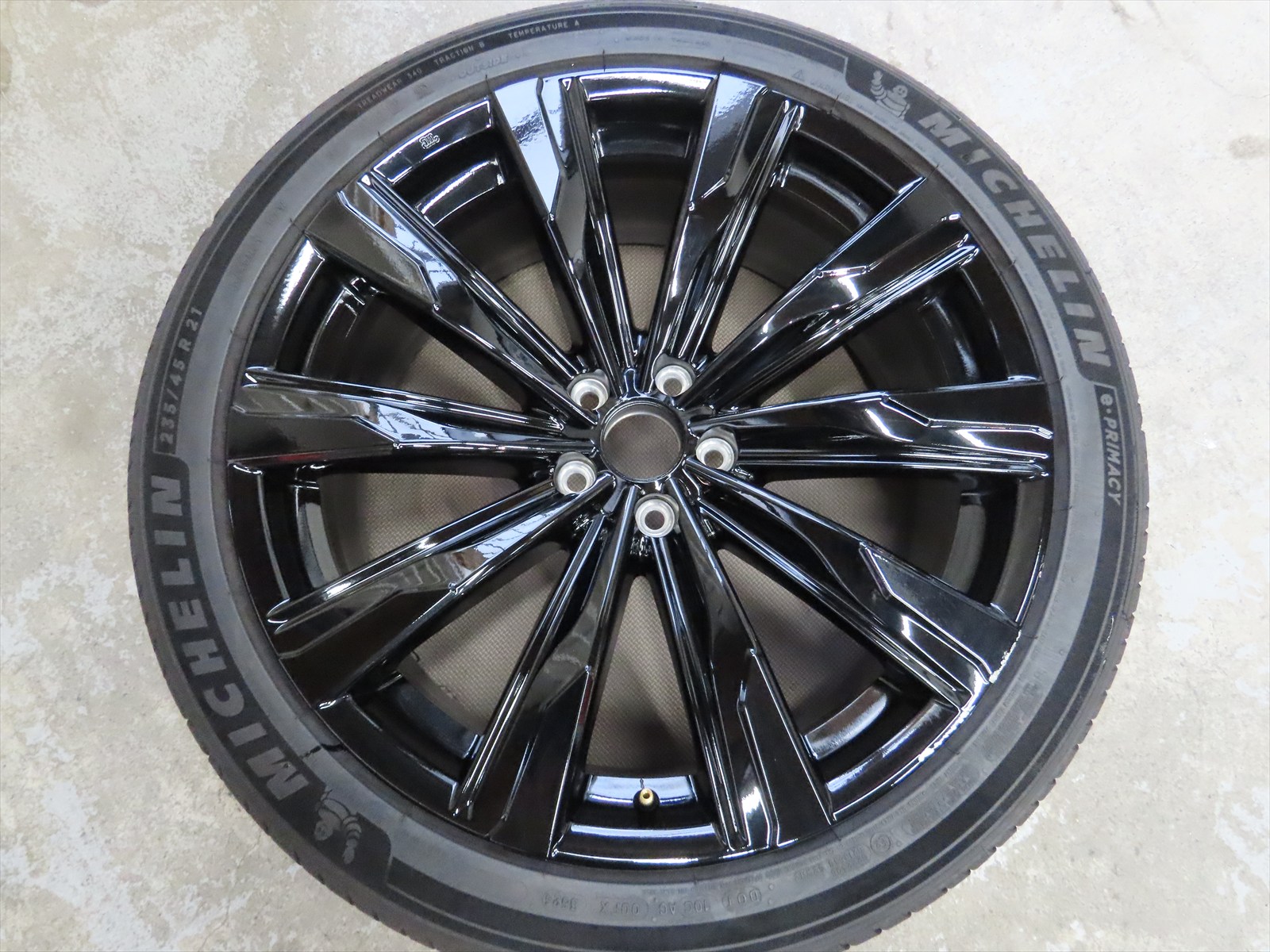 トヨタ：クラウンスポーツ・純正21インチアルミホイールの擦りキズ