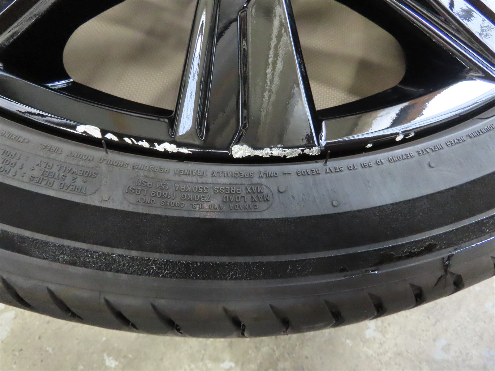 トヨタ：クラウンスポーツ・純正21インチアルミホイールの擦りキズ