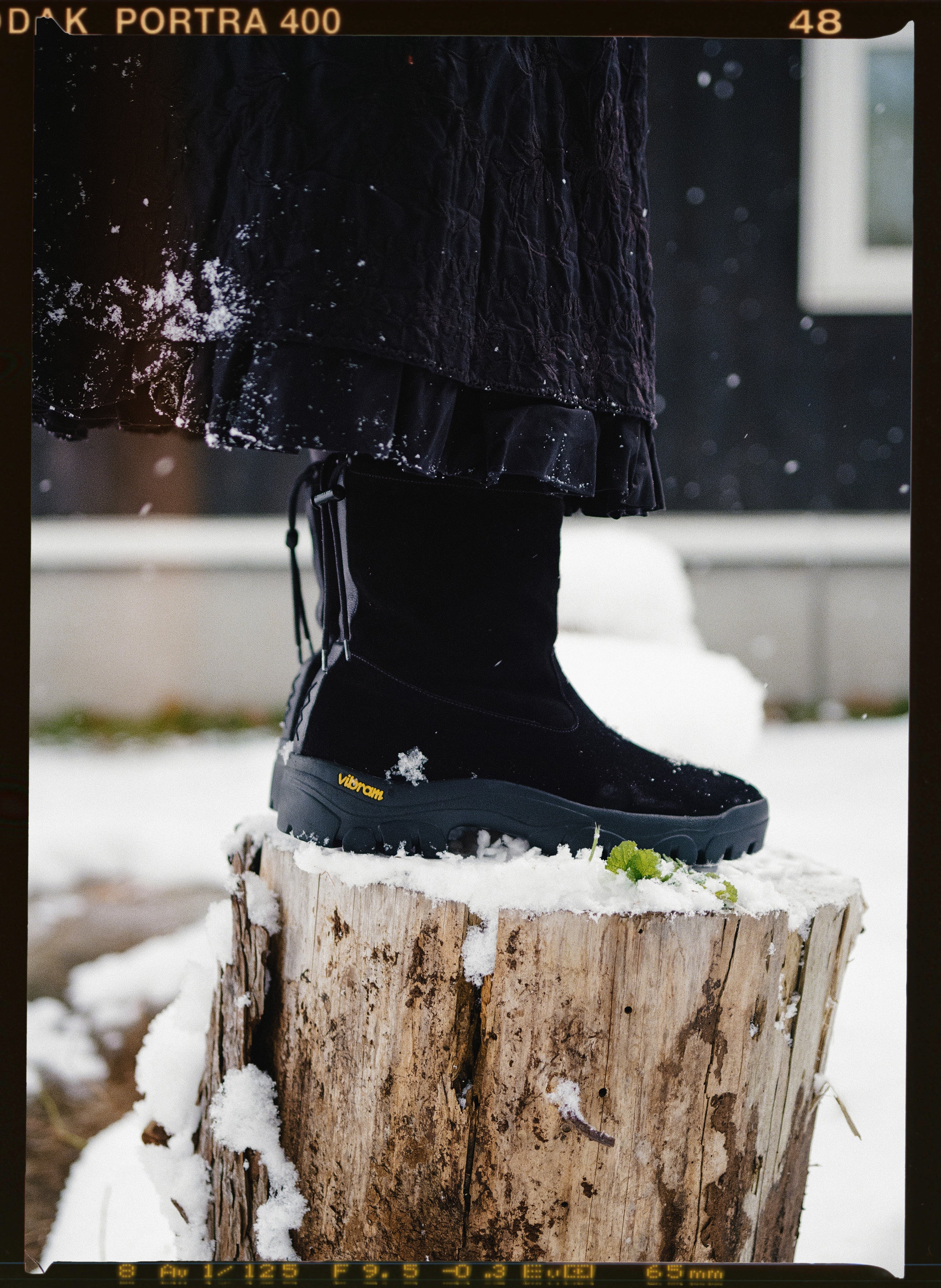 BOOTS MASSOT BLACK – TOUT Y EST JP