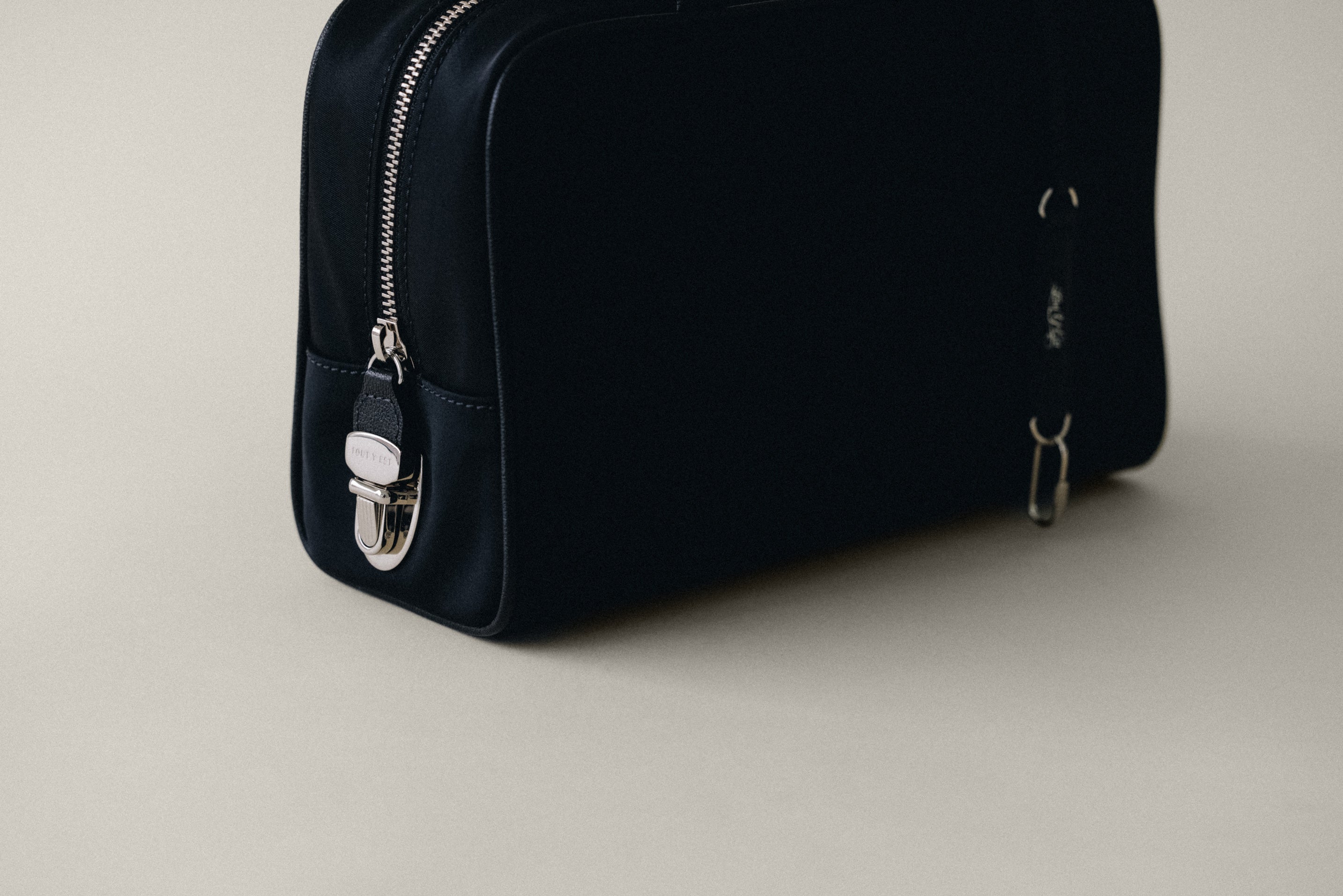 SAC LOQUET NYLON SMALL BLACK – TOUT Y EST JP