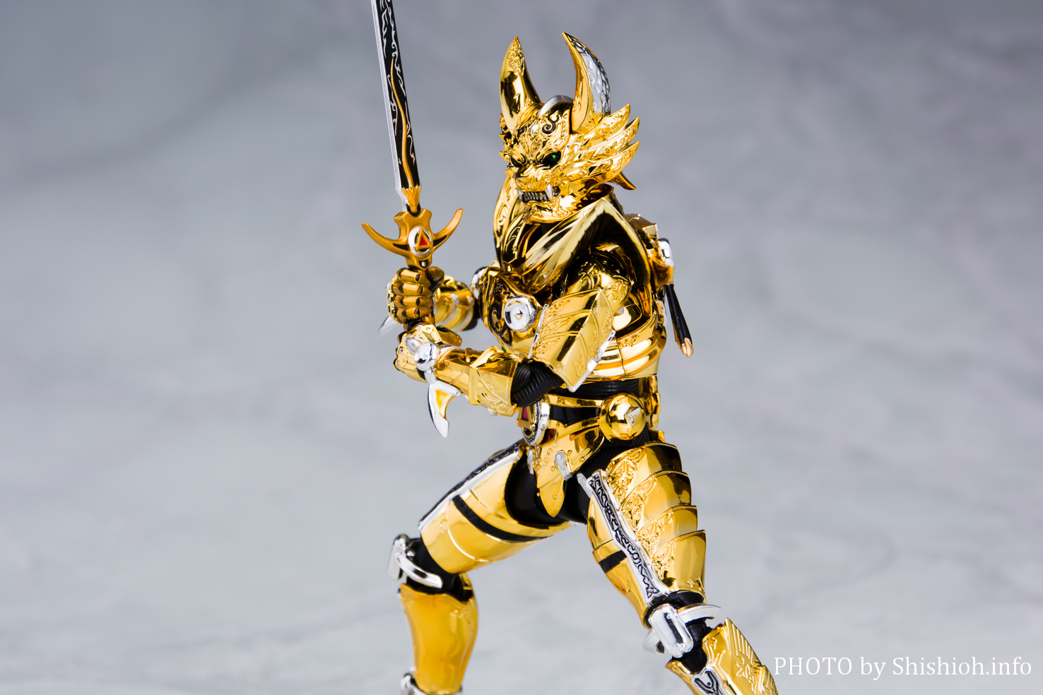 レビュー】S.H.Figuarts （真骨彫製法） 黄金騎士ガロ（冴島鋼牙）