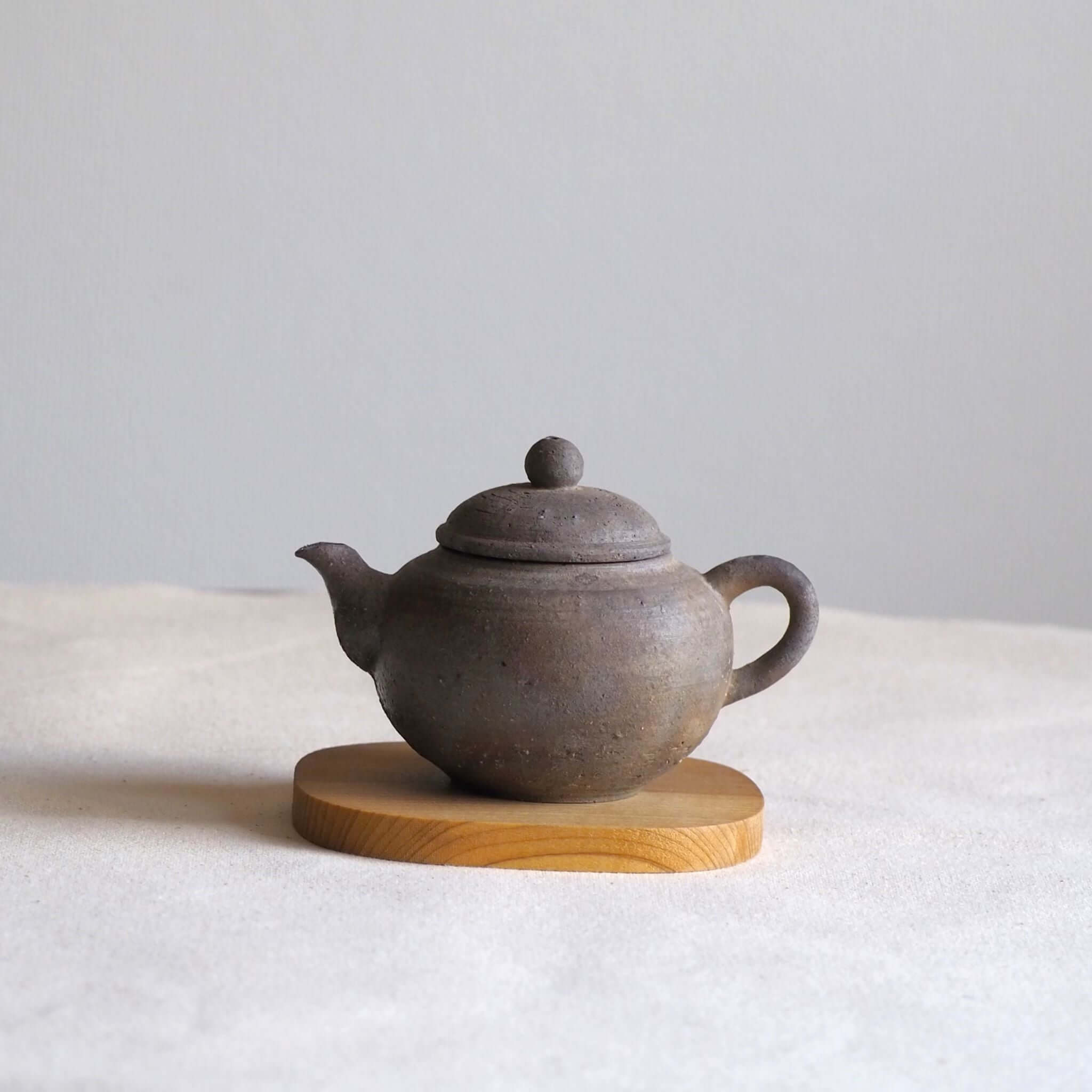 bizen-charcoal-teapot-mb-1.jpg
