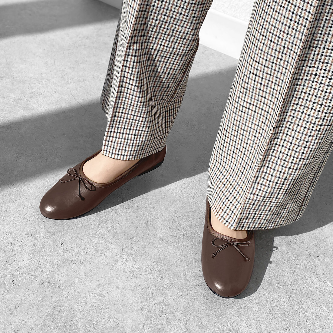 楽天市場】【55%OFF：お買い得アイテム】美脚フラットシューズ 足が