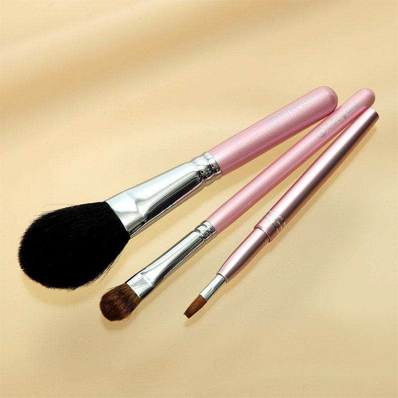 楽天市場】熊野化粧筆メイクブラシ3点セット [最高級山羊チークブラシ