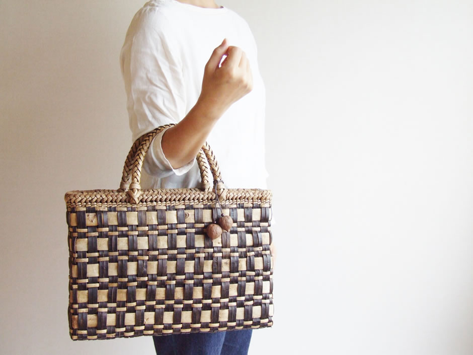 楽天市場】純国産 伊藤加代子作 沢くるみかごバッグ 市松編み 樹皮表裏