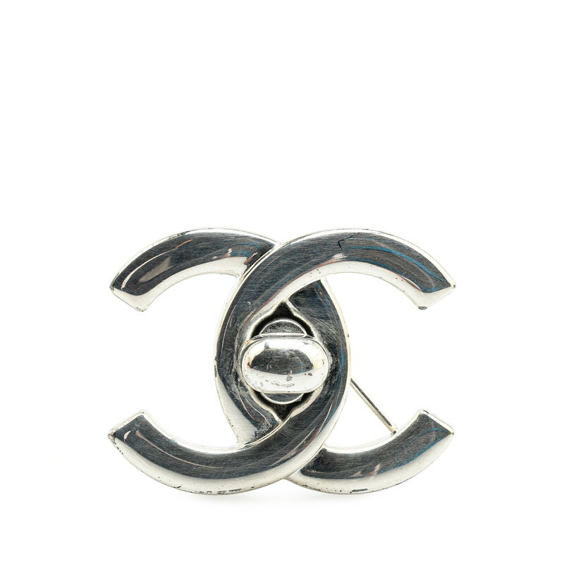 CHANEL シルバーブローチ ターンロックデザイン CHANEL シルバー