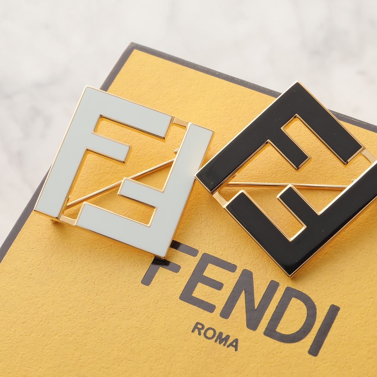 楽天市場】FENDI フェンディ ブローチ FOREVER フォーエバー 8AG976